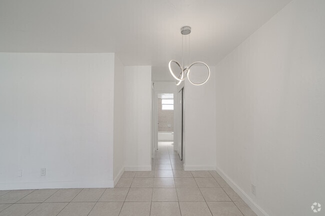 1BR, 1BA - 712SF