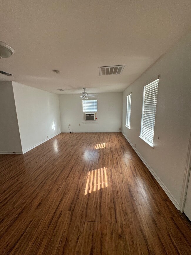 Photo - 318 Pleasanton Rd