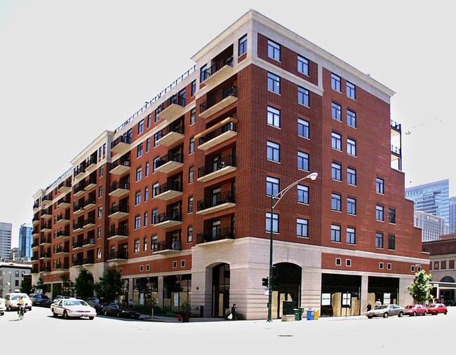 Photo - 33 W Huron St