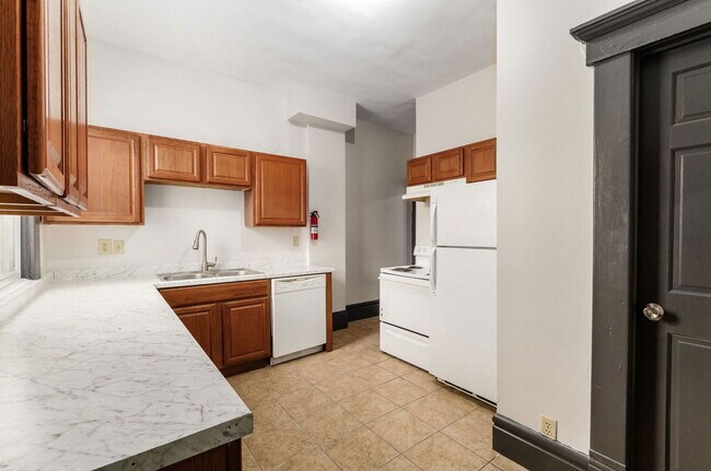 Photo - 182 W 8th Ave