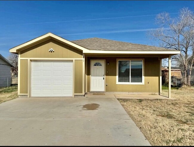 Newer 3 bed 2 bath 1 car garage NOW AVAILABLE - Newer 3 bed 2 bath 1 car garage NOW AVAILABLE House