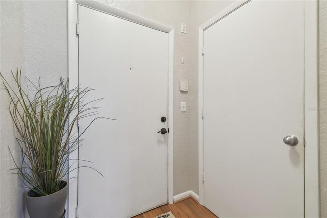 Photo - 2440 W Horatio St Unidad 1031