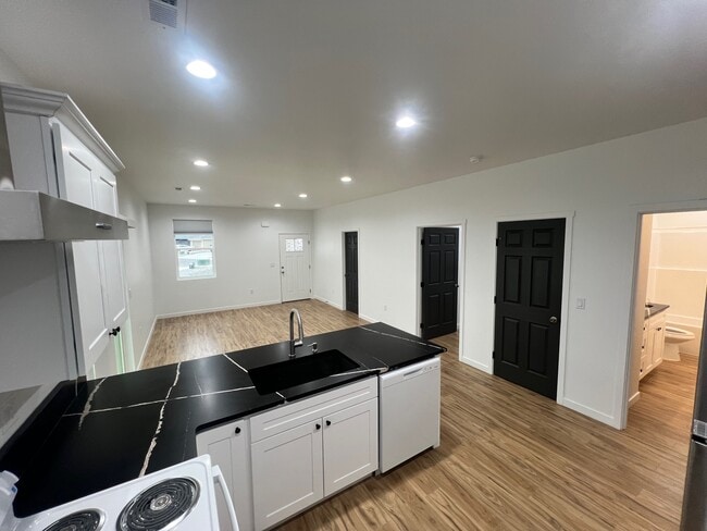 Photo - 119 Grant Dr Unit B