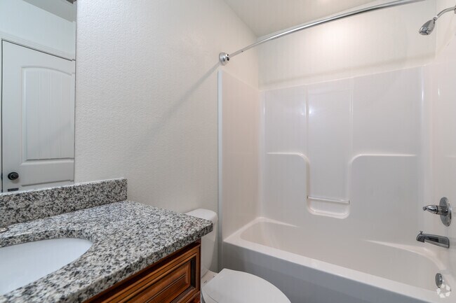 3BR, 2BA - 1,153SF - Hall Bathroom