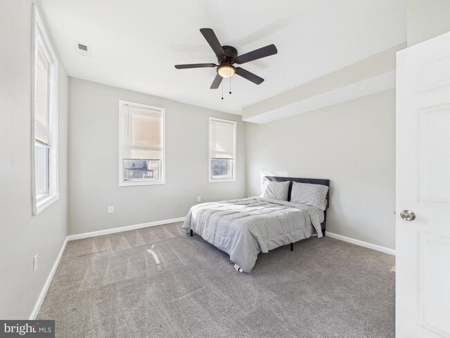 Photo - 300 W Chesapeake Ave