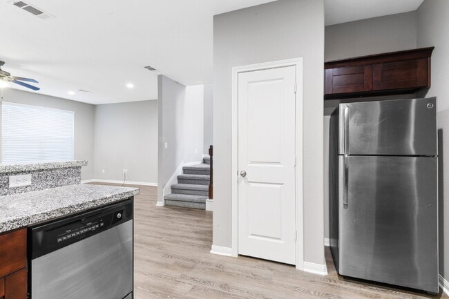 Photo - 124 Artesian Way