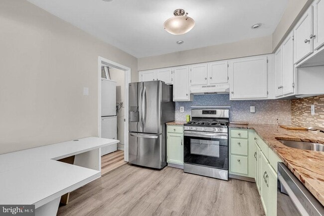 Photo - 271 Andover Pl
