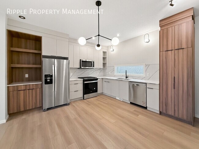 Building Photo - Modern 3 Beds, 2.5 Baths Main Floor/ Upper | No Pets Allowed