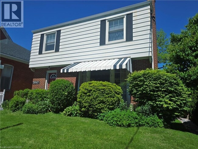 Photo - 2047 James St