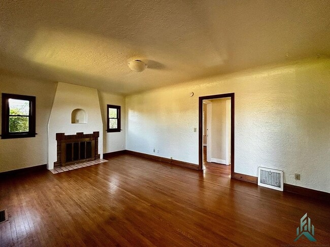 Photo - 413 S Main St