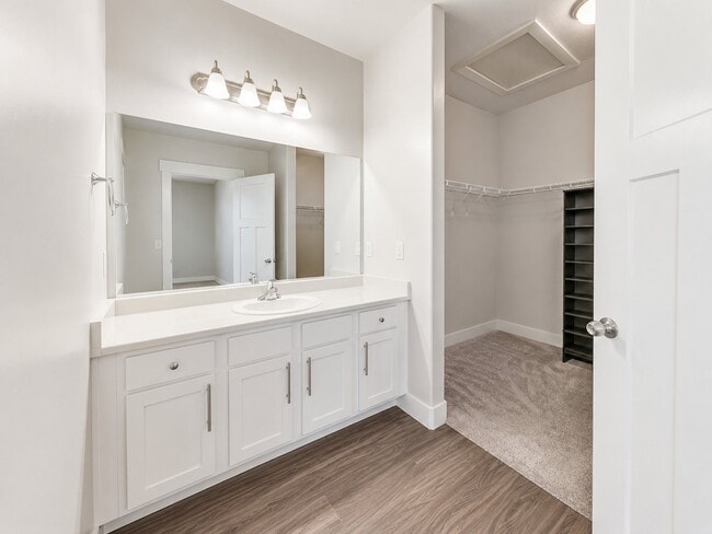 Photo - 1806 W Newcastle Ln Unit B304