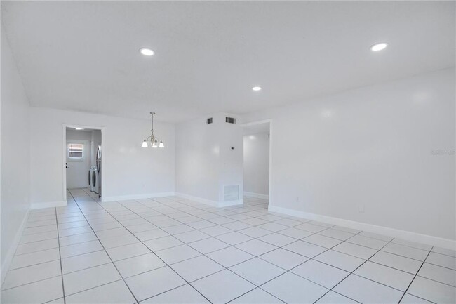 Photo - 725 Northlake Blvd