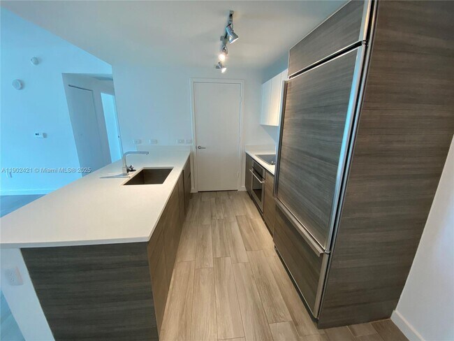 Photo - 1100 S Miami Ave Unidad 3408