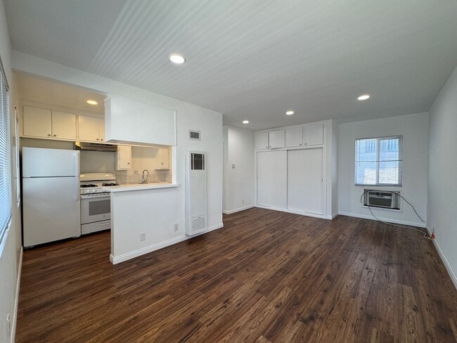Building Photo - 235 &amp; 237 W. Tujunga Ave. Rental