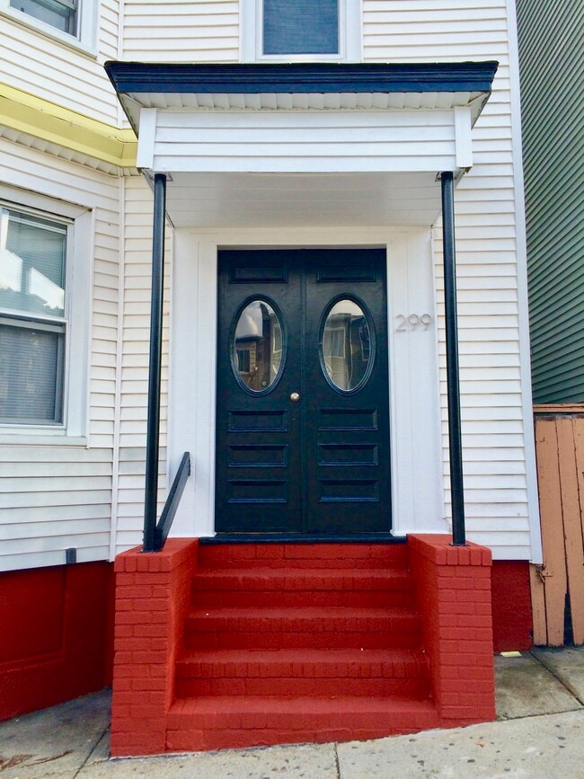 Building Photo - 299 Lexington St Unit 2 Rental