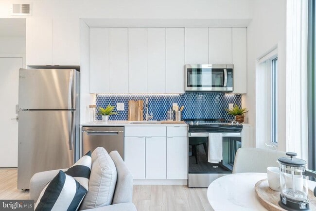 Photo - 1131-39 N Front St Unit 302