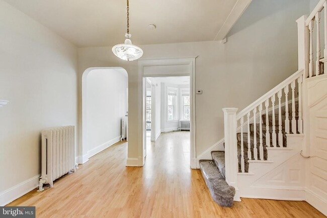 Photo - 137 R St NE