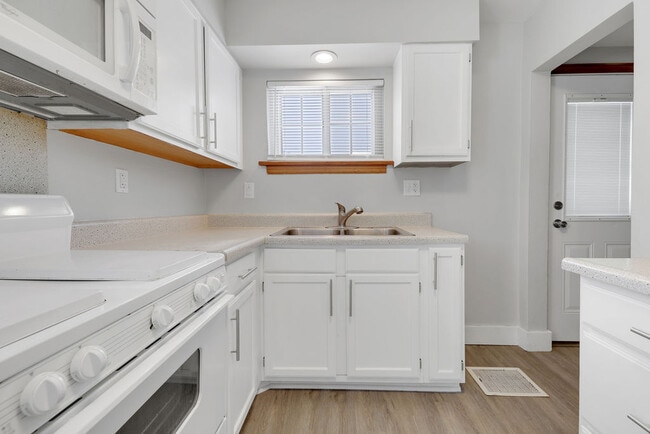 Photo - 299 S Hague Ave