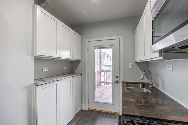 Photo - 3716 W Belmont Ave Unit 2