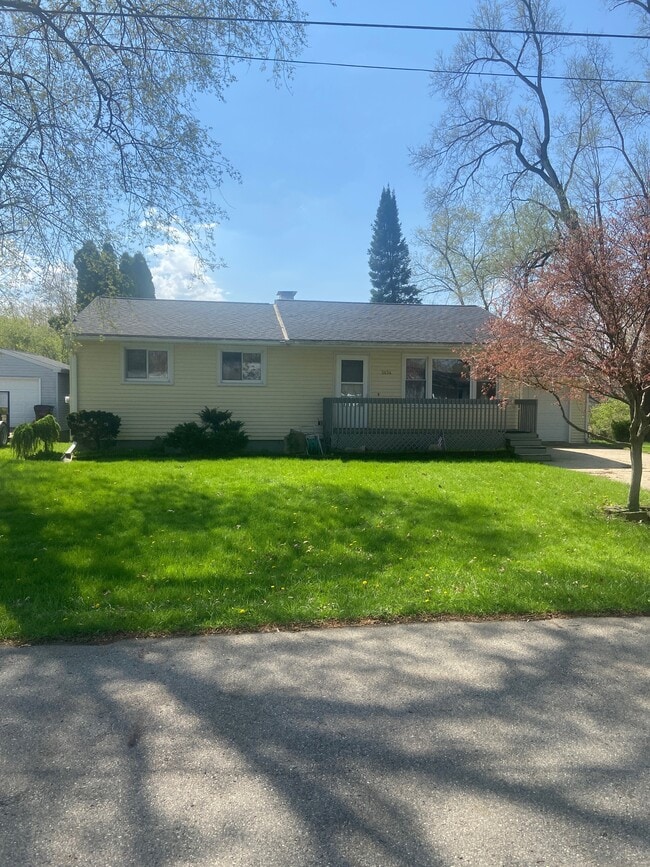 Building Photo - 3634 Roosevelt Cir