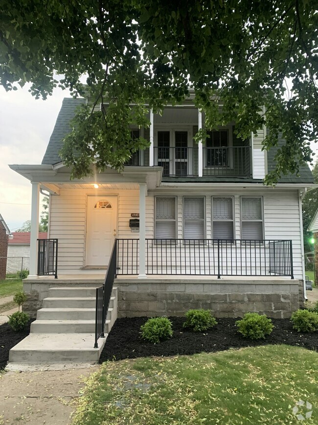 Building Photo - 15307 Biltmore St Rental