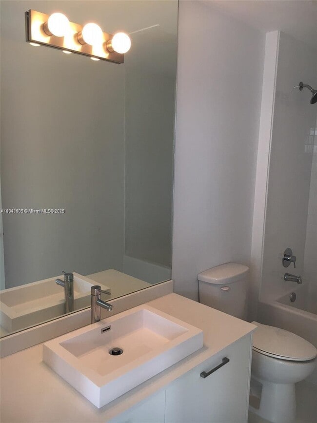 Photo - 151 SE 1st St Unidad 1611