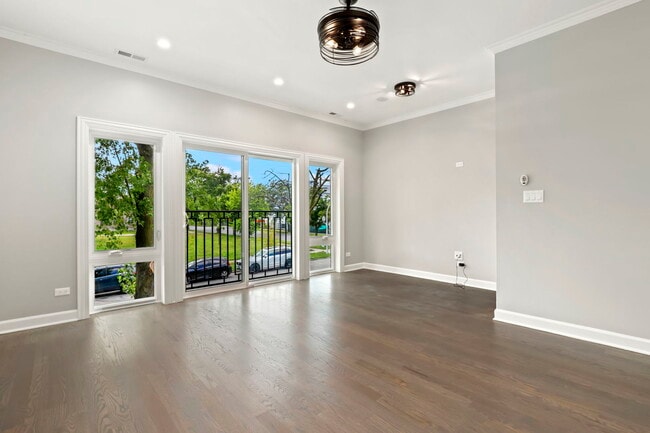 Photo - 4605 S Langley Ave