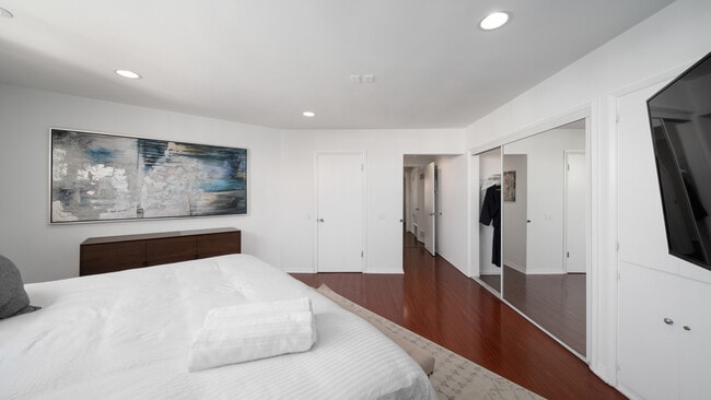 Photo - 223 S Lasky Dr