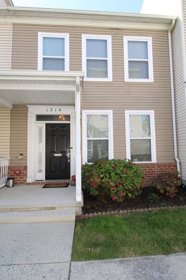 Photo - 2 Bedroom Home with Garage!