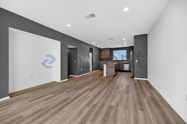 Photo - 5252 Beachfront Cove