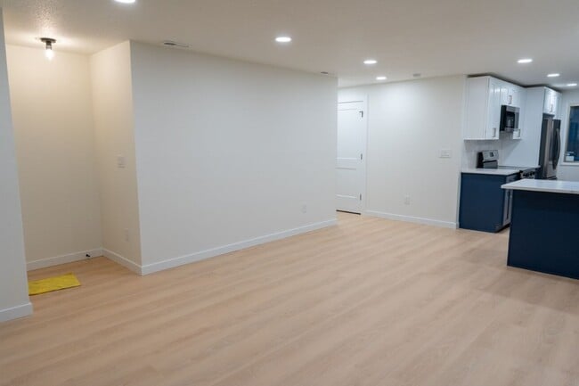 Photo - 4015 SW Thistle St Unit A