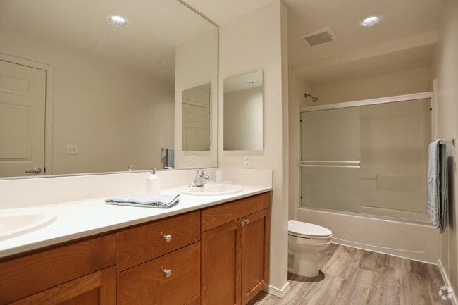 Photo - Elliott Bayview