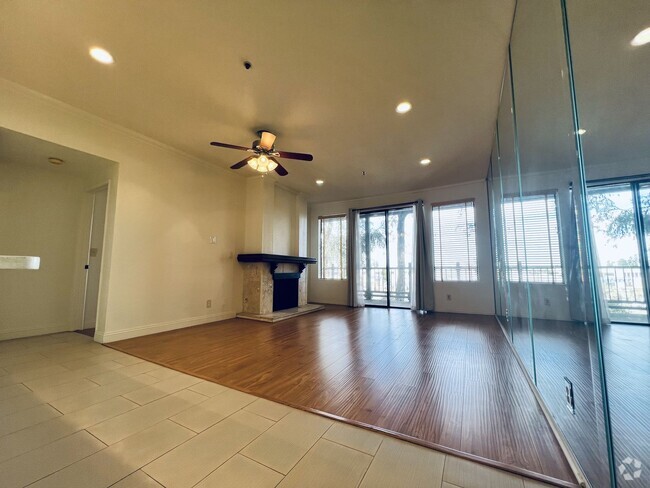 Building Photo - 2-bedroom, 2-bathroom condo located in a h... Unit 205