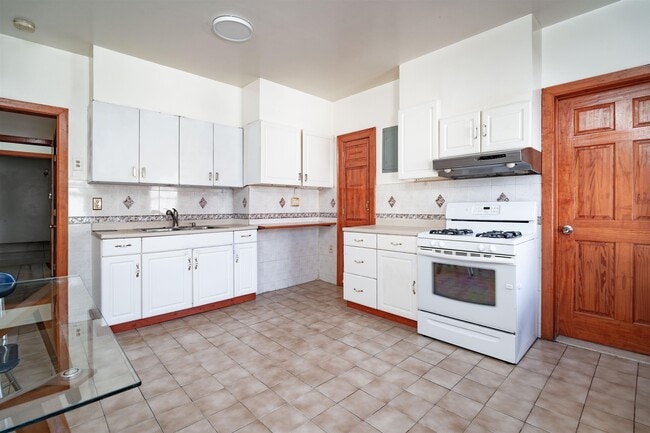 Building Photo - 724 17th St