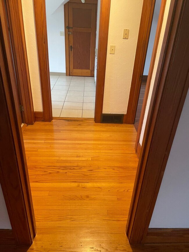 Photo - 1 Bedroom / 1 Bath Upper Unit - Racine