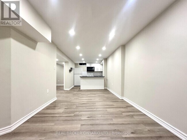 Photo - 60 Steepleview Crescent