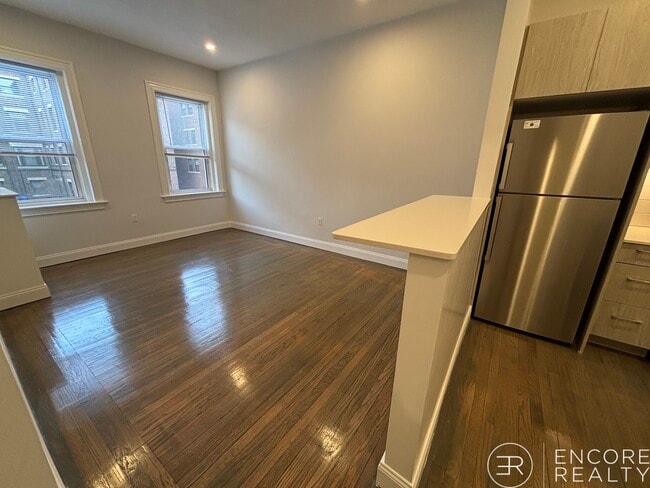 Photo - 19 Queensberry St Unit 4