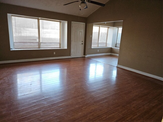 Building Photo - 15829 Ridgeroe Ln Rental