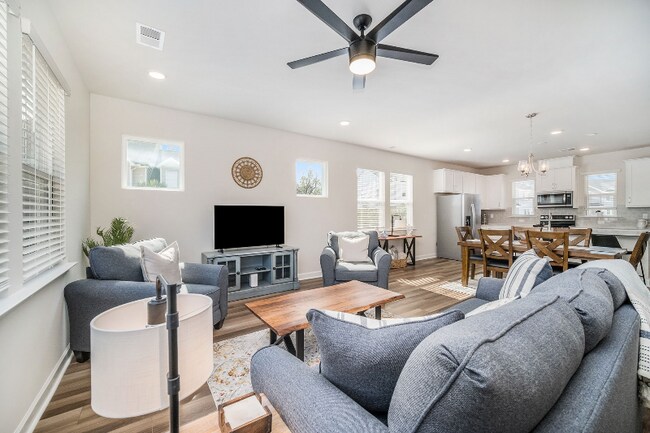 Photo - 318 Lanyard St