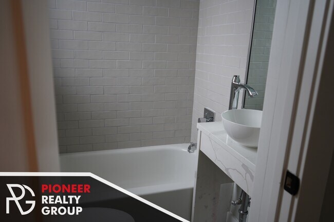 Photo - 503 W Belmont Ave Unit 5e