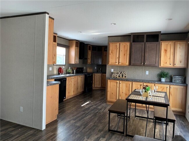 Photo - 200 China Gdn Ln