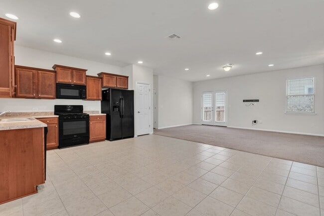 Photo - 535 Twisted Oaks Ln