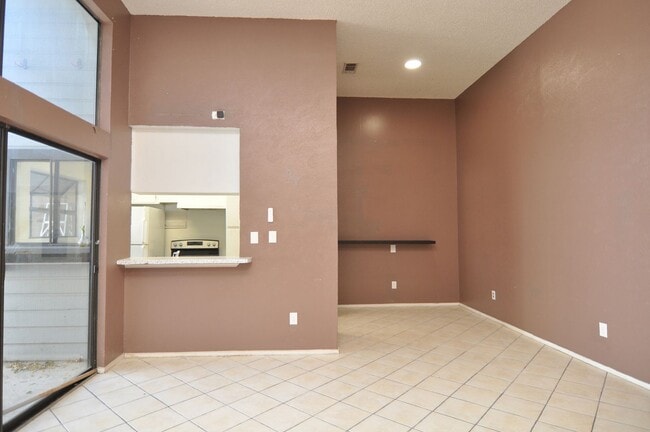 Photo - 602 Bellaire Dr Unit B