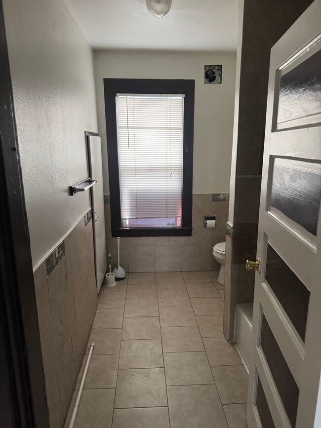 Building Photo - 12 D St NW Unit 6