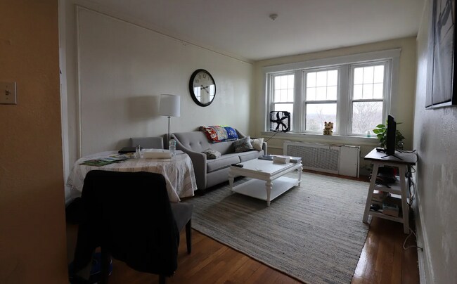 Photo - 1999 Commonwealth Ave