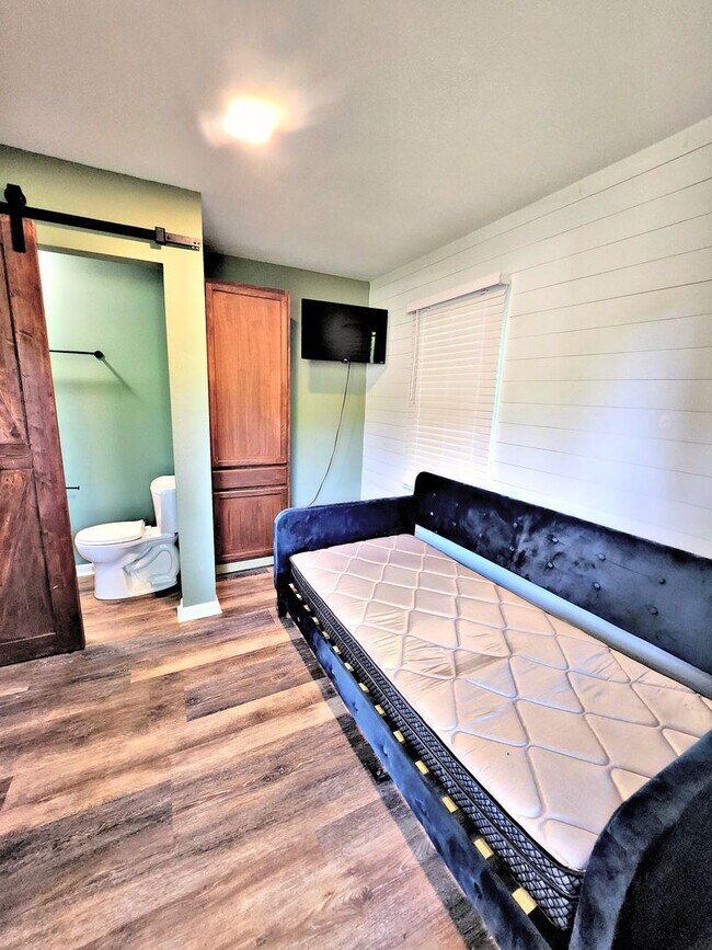 Photo - 4321 Arlington Ct NW Unit Apt. B