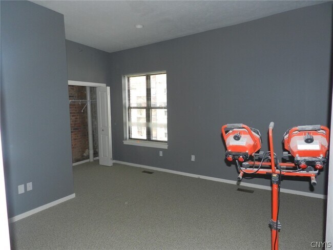 Photo - 317 S Clinton St