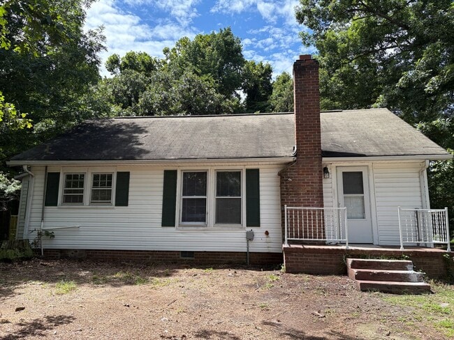 Building Photo - 2 Bedroom, 1 Bathroom House in High Point!