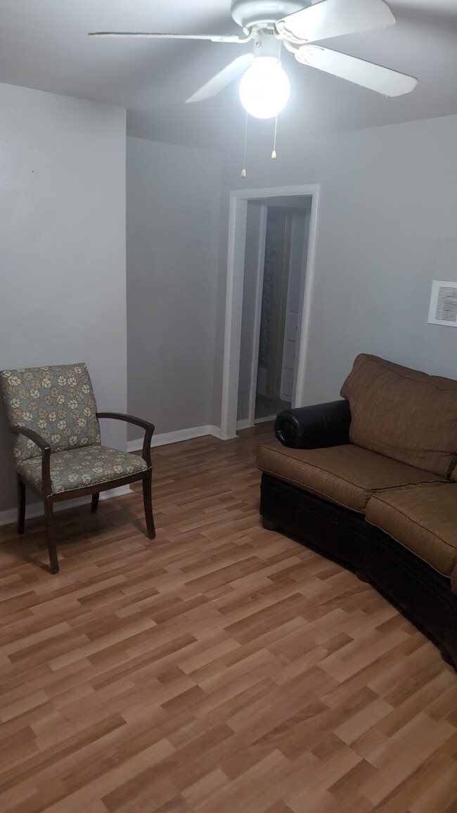 Building Photo - 304 N Western St Unit B