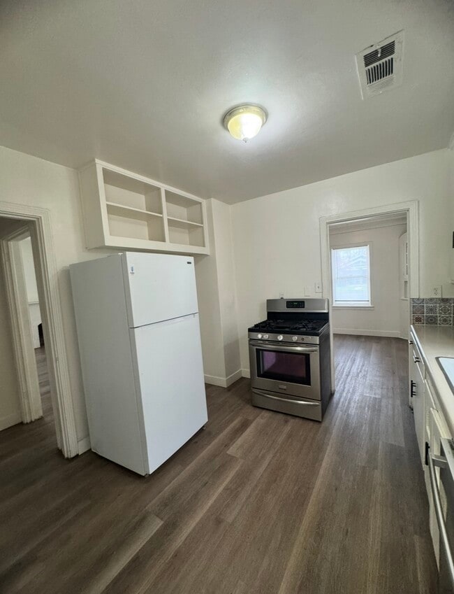 Photo - 1361 N Safford Ave